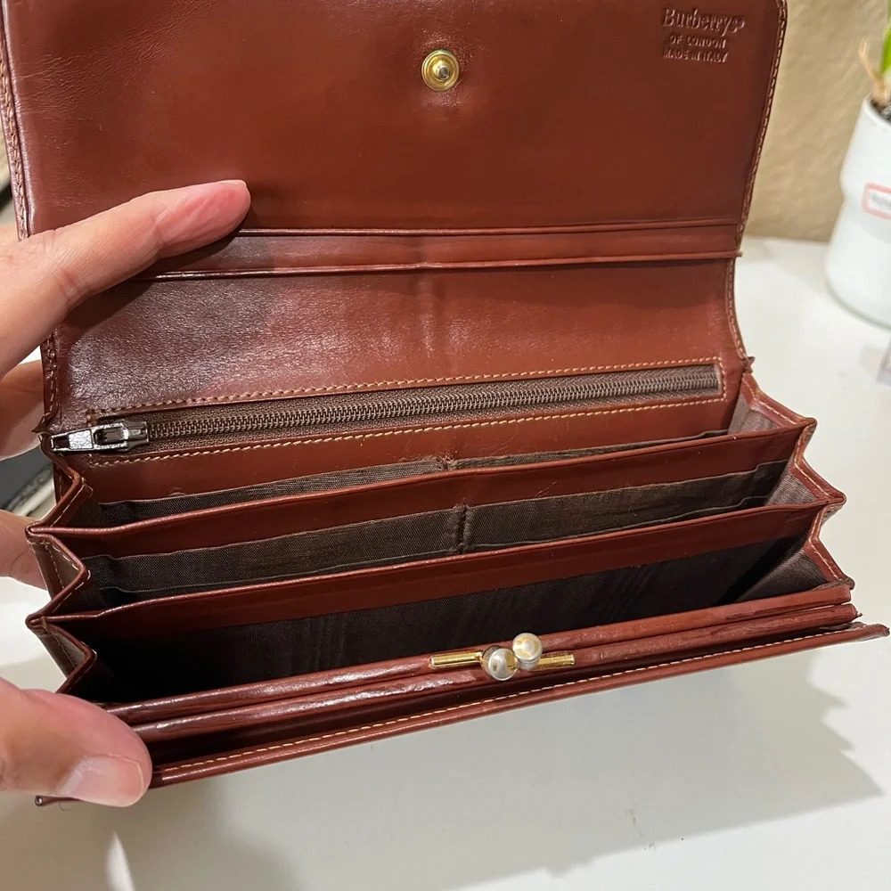 Burberrys Vintage Bifold Wallet - Picture 9 of 16